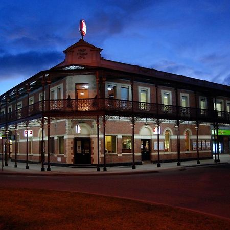 Grand Terminus Hotel Bairnsdale Exteriör bild