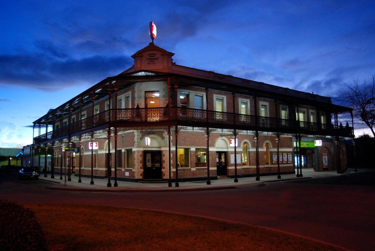 Grand Terminus Hotel Bairnsdale Exteriör bild